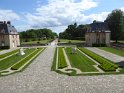 2015-05-21 15-25-35 Chateau de Breteuil FGn